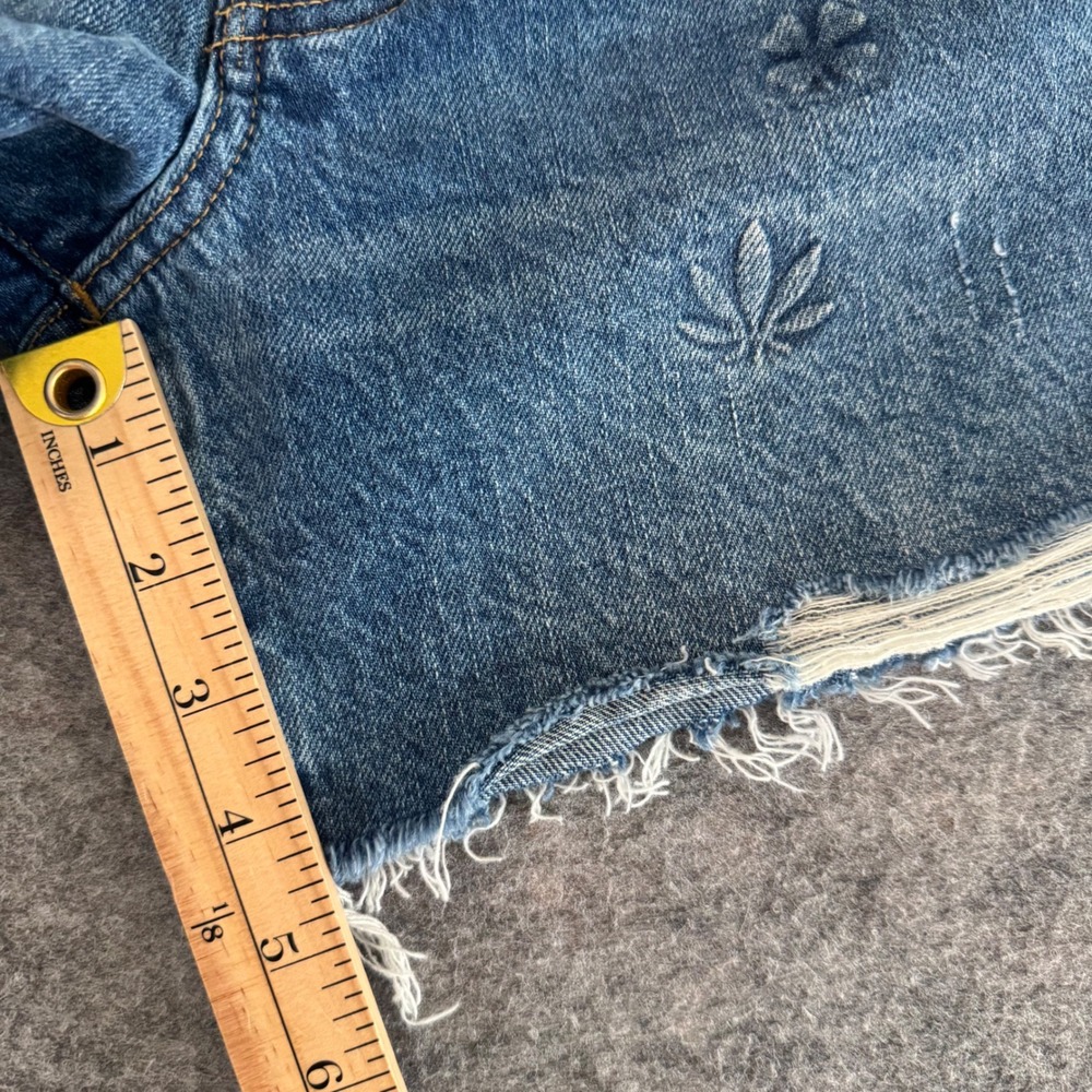 Lucky Brand 2/26 (27x4.5) Blue Embossed Hemp Leaf Clover 90s Midi Denim Shorts - Picture 13 of 13